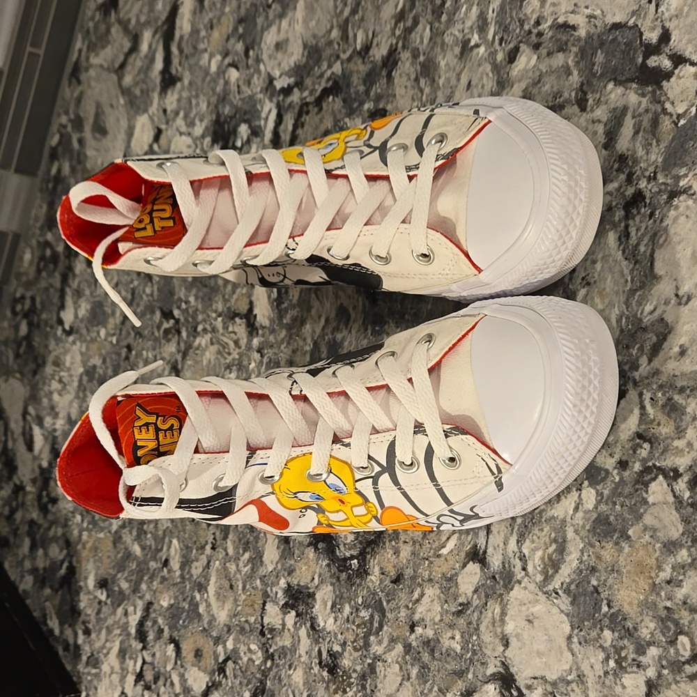 Rare Sylvester and Tweety Converse High  Tops - size 7